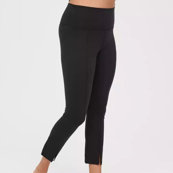 BOGO NWT Aerie OFFLINE The Hugger High Waisted Cropped Flare Legging Black - Picture 1 of 6